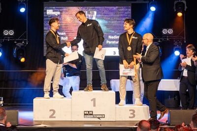 Sous le feu des projecteurs